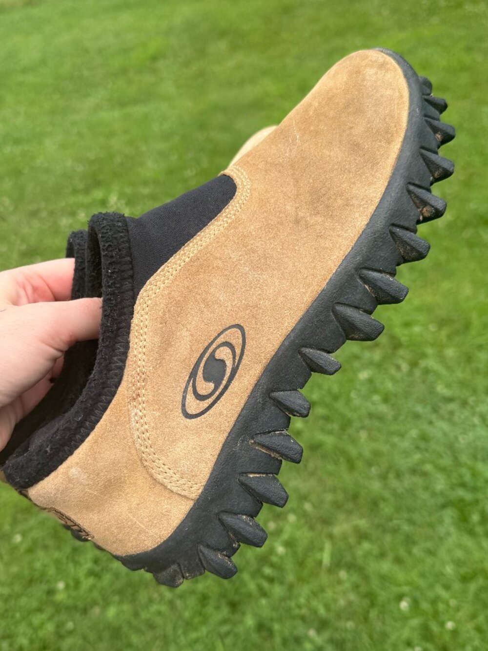 Salomon Suede Slip On Trail Shoes Gorpcore Hiking Mens US 8.5 Tan 3989